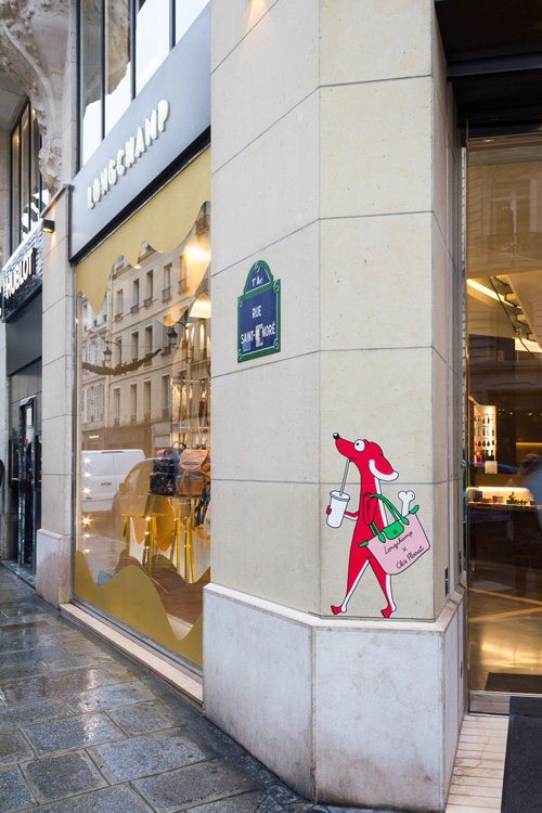 mural of longchamp 
dog 