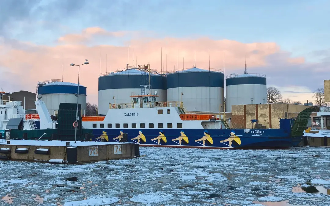 ferry ins frozen sea 
